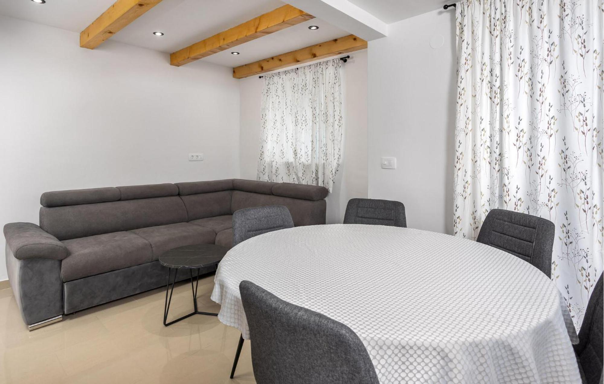 Gorgeous Apartment In Brsec With Kitchen Екстер'єр фото